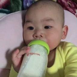 宝宝喝奶奶视频,温馨亲子时光记录