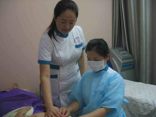 男催乳师视频,专业护理背后的温馨故事